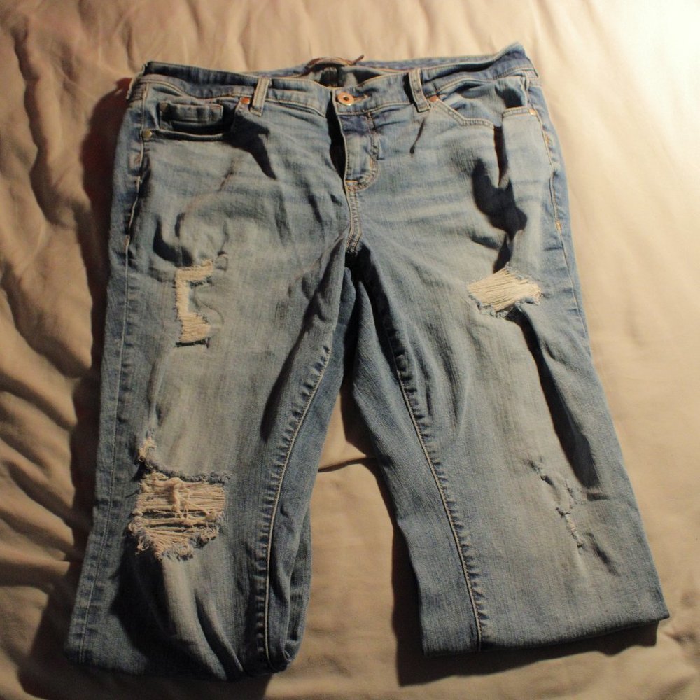 Boyfriend Straight/ Wide Cut/ Ripped Jeans